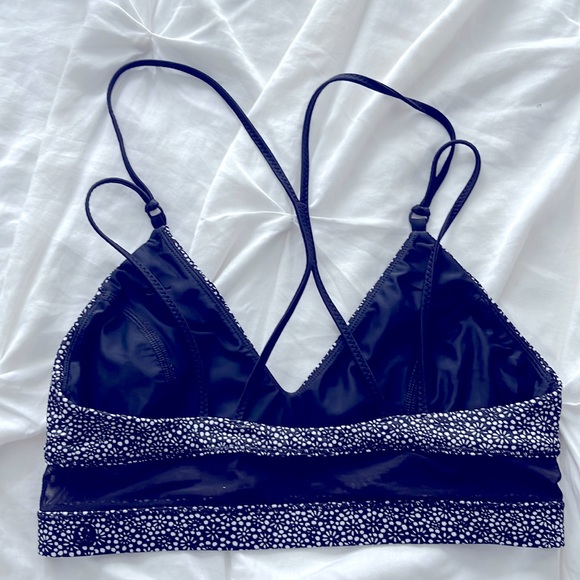 Lululemon sports bra - Picture 2 of 3